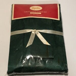 New Spode Holly Green Tablecloth w matching napkins- 60” x 84”